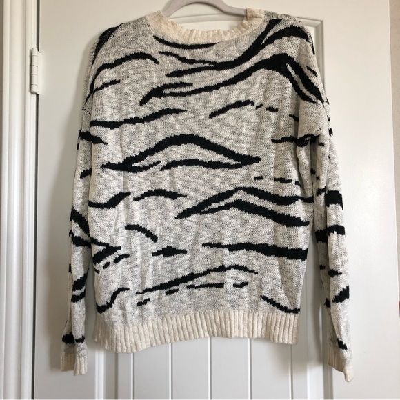 Elodie zebra print sweater size small - Picture 4 of 4